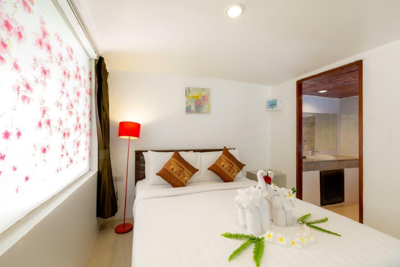 Club Bamboo Boutique Patong Beach Resort Экстерьер фото